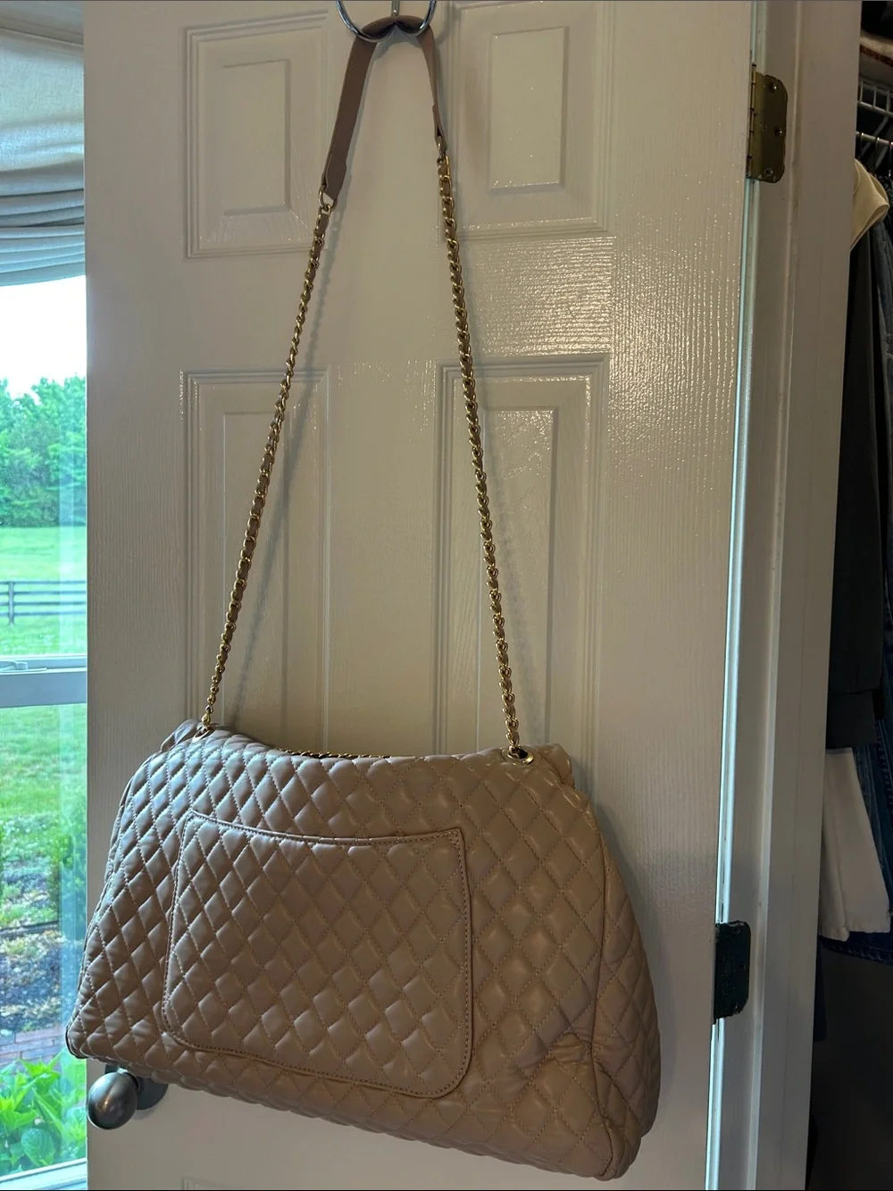 Quilted Nude Shoulder Weekender Bag with Gold Chain Large New - Picture 15 of 16